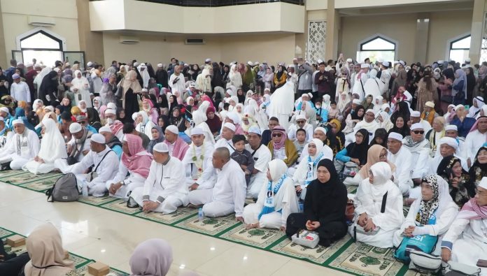 Tuntas Menanti 15 Tahun, Jamaah Haji Kloter Pertama Banjarmasin Pulang Sehat dan Penuh Syukur